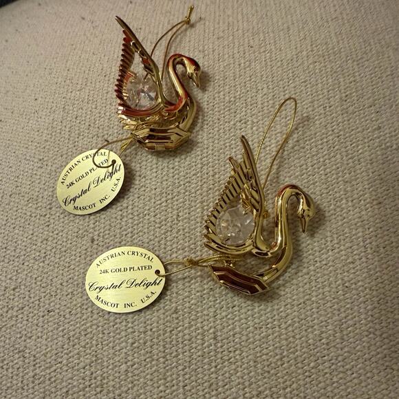Jewelry - vintage Mascot International Inc. Crystal Delight 24K gold-plated swan figurines